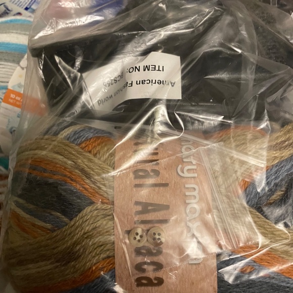 Yarn to make a doll clothes - Picture 3 of 8